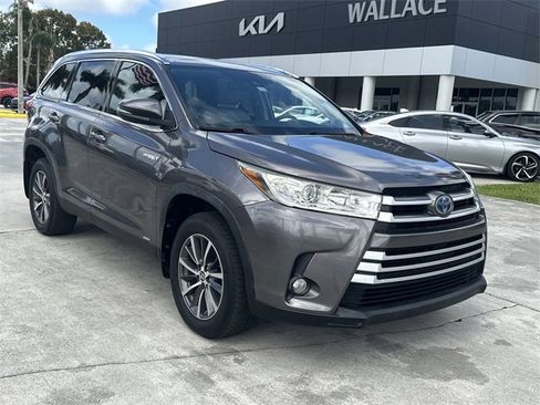 Used 2019 Toyota Highlander XLE image 4