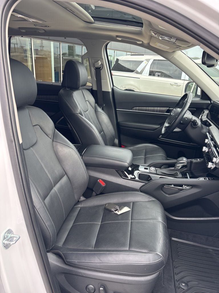 Used 2024 Kia Telluride EX w/ EX Captain's Chair Package AWD/4WD image 20