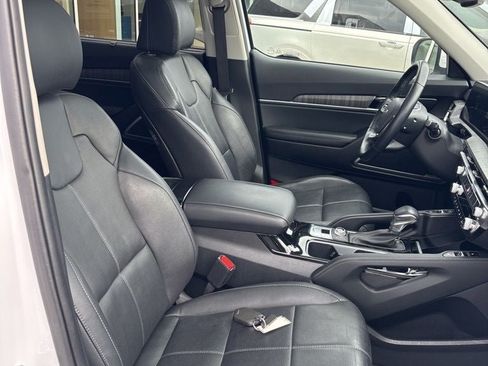 Used 2024 Kia Telluride EX w/ EX Captain's Chair Package AWD/4WD image 20