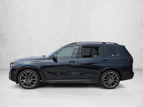 Used 2025 BMW X7 xDrive40i w/ M Sport Package AWD/4WD image 8