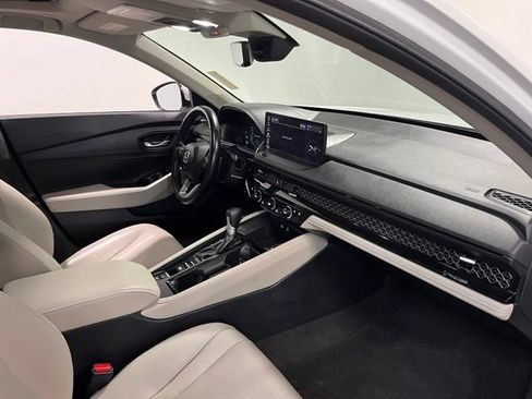Used 2024 Honda Accord Touring image 11