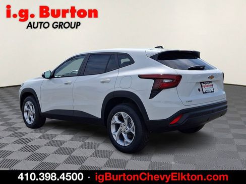 New 2026 Chevrolet Trax LS w/ LS Convenience Package FWD image 3
