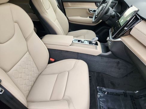 New 2026 Volvo XC90 T8 Plus w/ Protection Package Premier image 4