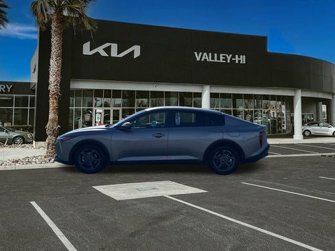 Used 2025 Kia K4 LXS image 9