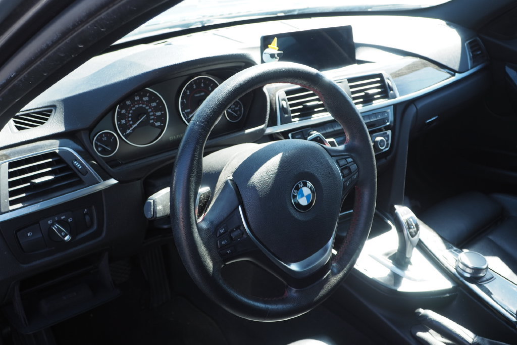Used 2017 BMW 330i xDrive Sedan AWD/4WD image 5