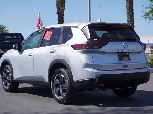 Certified 2025 Nissan Rogue SV image 3