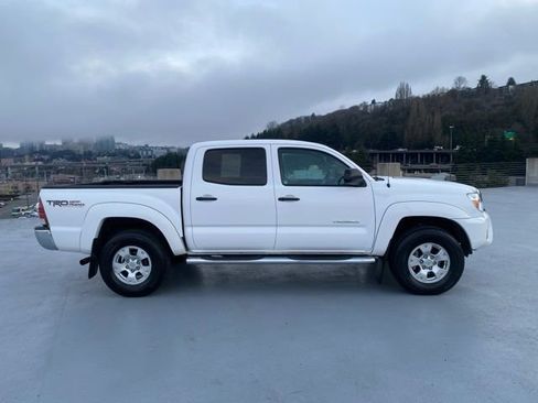 Used 2013 Toyota Tacoma 4x4 Double Cab image 2
