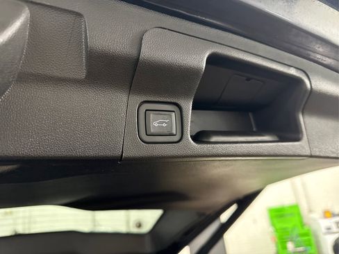 Used 2021 GMC Acadia SLE w/ Driver Convenience Package image 14