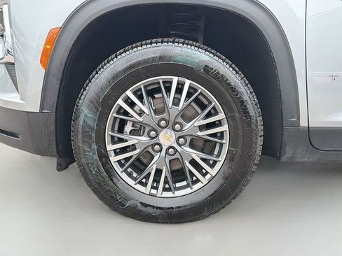 Used 2024 Chevrolet Traverse LT image 42