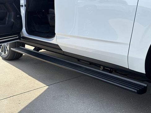 New 2026 Chevrolet Suburban High Country image 8