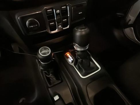 Used 2023 Jeep Wrangler Unlimited AWD/4WD image 20