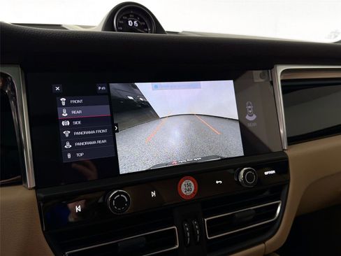 Certified 2026 Porsche Macan AWD/4WD image 23