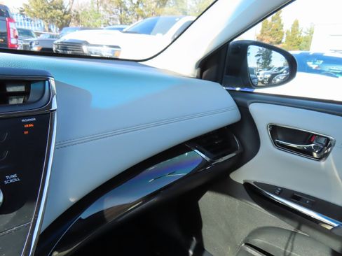 Used 2015 Toyota Avalon XLE image 18