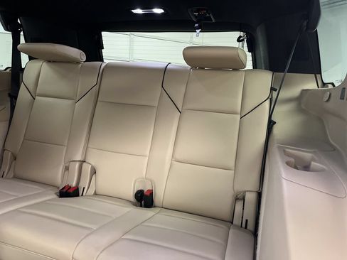 Used 2023 Cadillac Escalade Premium Luxury w/ Performance Package AWD/4WD image 17