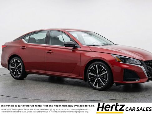 Used 2025 Nissan Altima 2.5 SV image 1