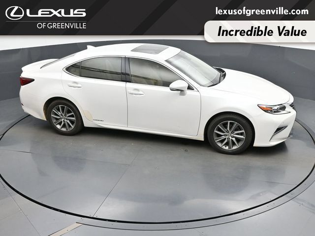 Used 2017 Lexus ES 300h w/ Luxury Package FWD image 47