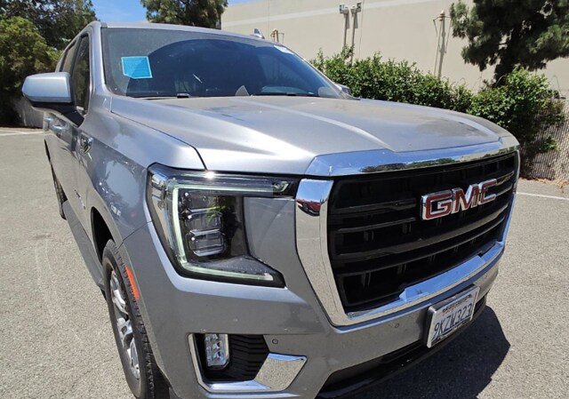 Used 2024 GMC Yukon XL SLE AWD/4WD image 2