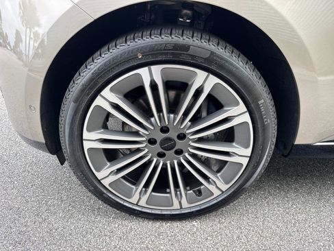 New 2026 Land Rover Range Rover Long Wheelbase SE AWD/4WD image 10