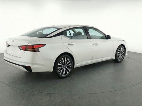 Used 2025 Nissan Altima 2.5 SV image 9