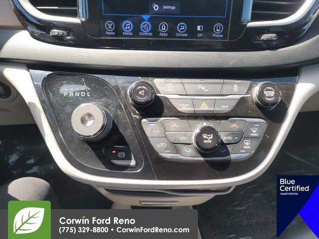 Used 2017 Chrysler Pacifica Touring-L FWD image 17