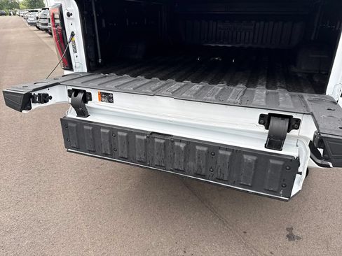 Used 2025 GMC Sierra 2500 AT4 w/ Technology Package AWD/4WD image 39