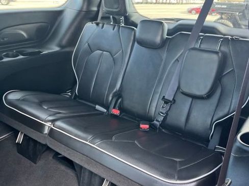 Used 2026 Chrysler Pacifica Limited w/ S Appearance Package FWD image 29