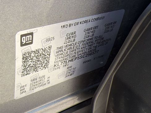 Used 2025 Chevrolet Trax LT FWD image 24