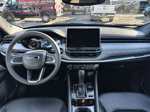 Used 2024 Jeep Compass Latitude image 15