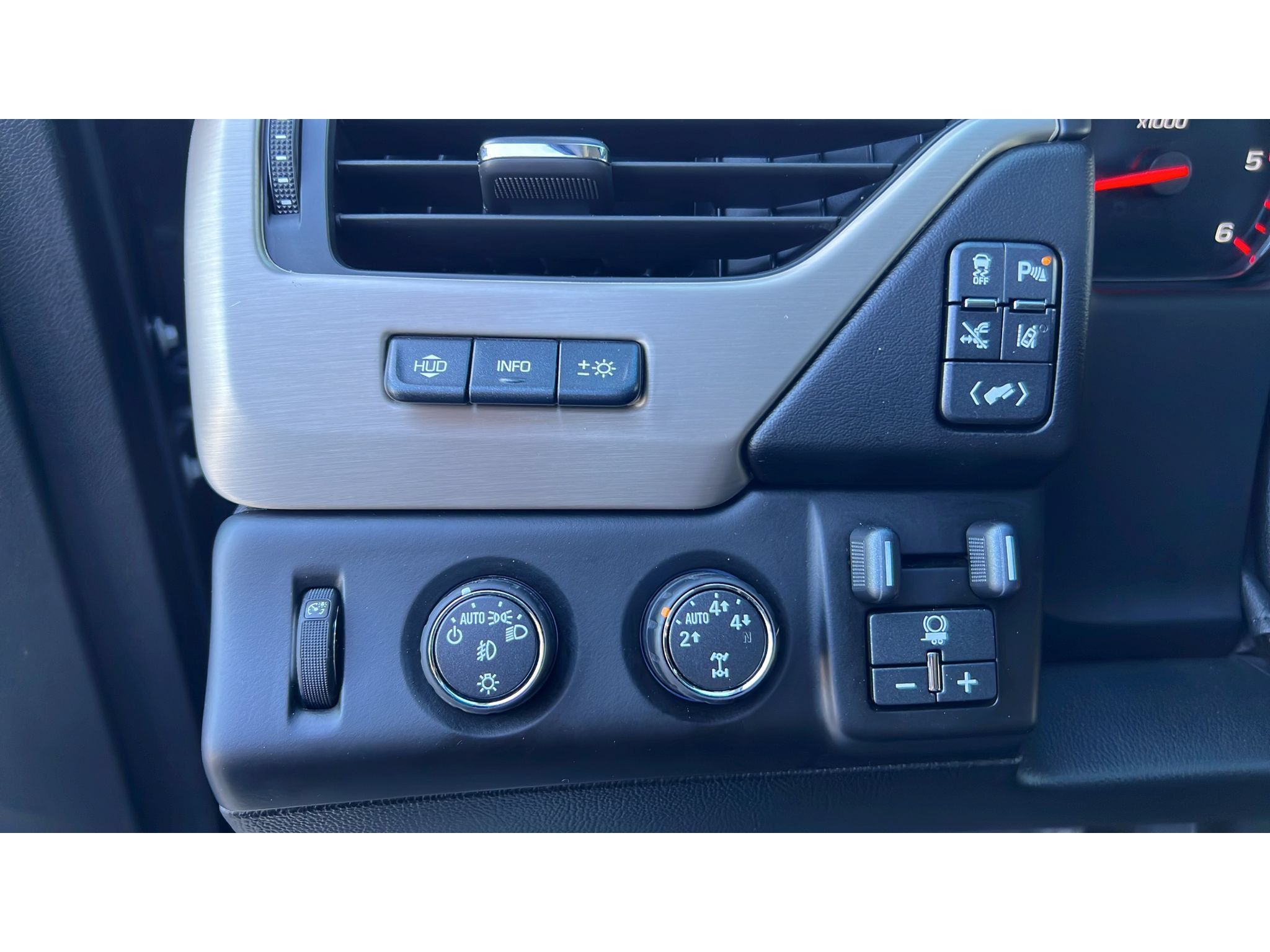 Certified 2015 GMC Yukon Denali w/ Premium Package AWD/4WD image 23