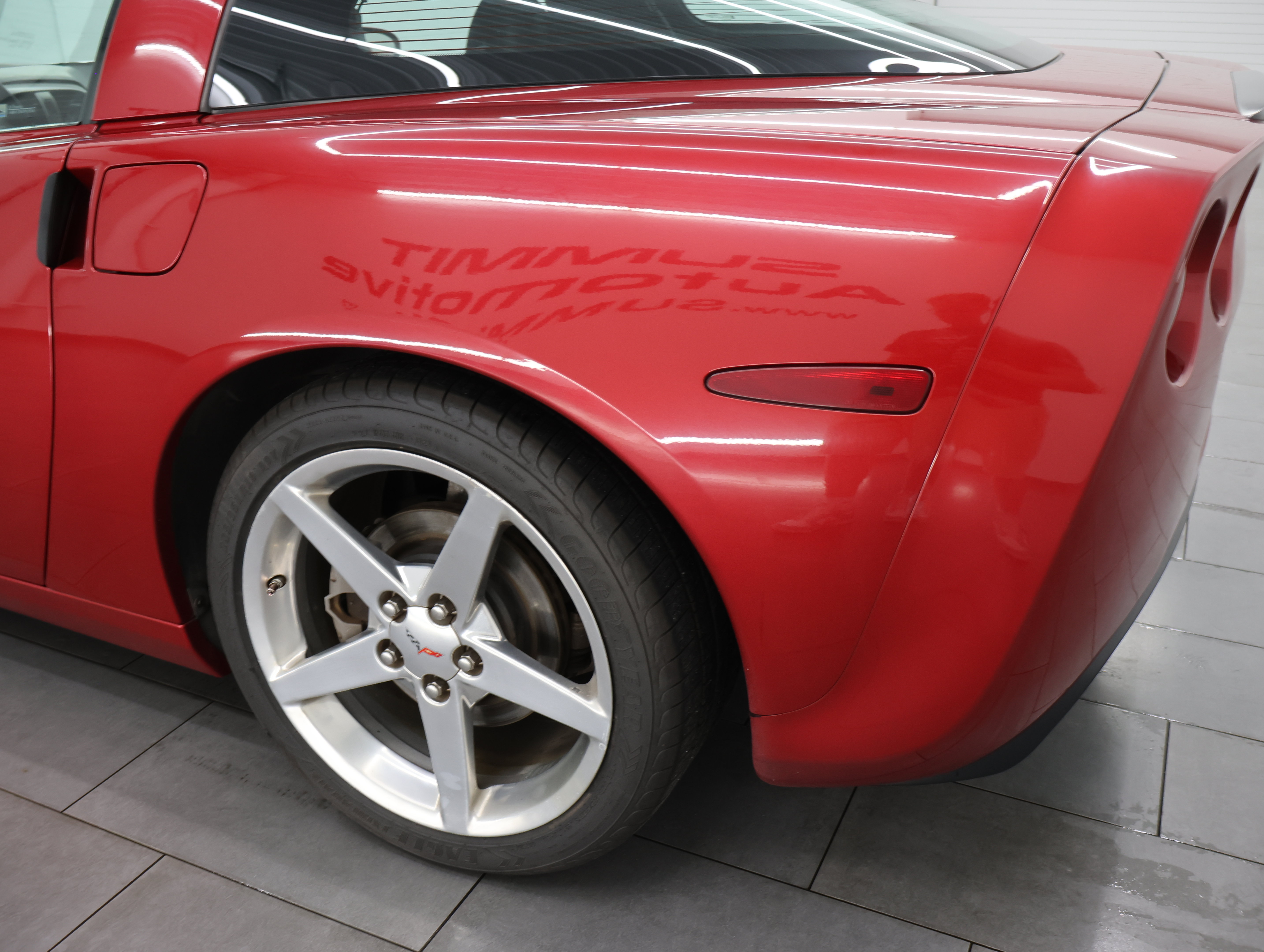 Used 2005 Chevrolet Corvette Coupe w/ Preferred Equipment Group RWD image 21