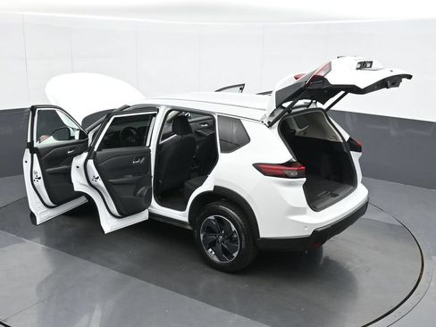 Used 2024 Nissan Rogue SV AWD/4WD image 39