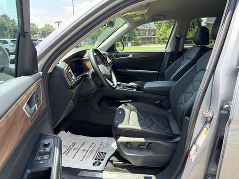 Used 2025 Volkswagen Atlas SE FWD image 13