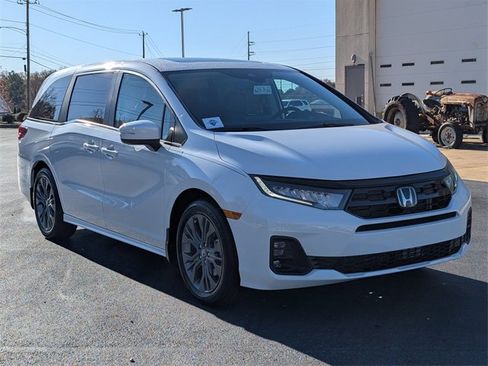 New 2026 Honda Odyssey Touring image 4