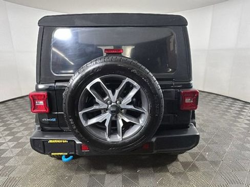 Used 2024 Jeep Wrangler Unlimited w/ Convenience Group AWD/4WD image 4