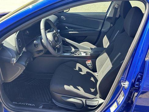 New 2025 Hyundai Elantra SEL image 9