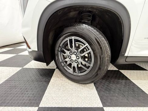 Used 2025 GMC Acadia Elevation image 10