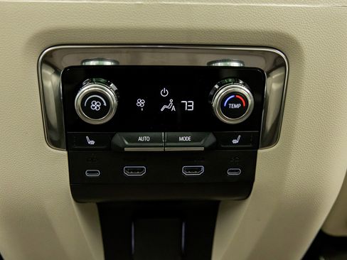 Used 2025 GMC Yukon Denali w/ Denali Reserve Package image 41