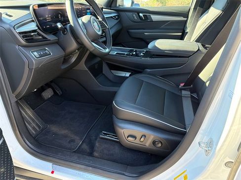 Used 2025 Buick Enclave Preferred image 9