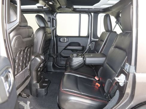 Used 2018 Jeep Wrangler Unlimited Rubicon w/ Dual Top Group AWD/4WD image 50