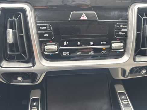 Used 2022 Kia Sorento EX w/ Panoramic Sunroof Package FWD image 29