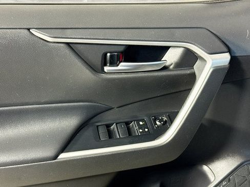 Used 2021 Toyota RAV4 XLE AWD/4WD image 15