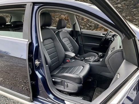 Used 2017 Volkswagen Golf Alltrack SEL image 7