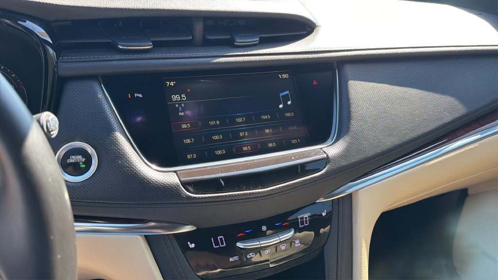 Used 2017 Cadillac XT5 Luxury w/ Driver Awareness Package FWD image 17