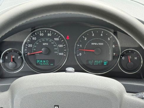 Used 2007 Jeep Grand Cherokee Laredo RWD image 2