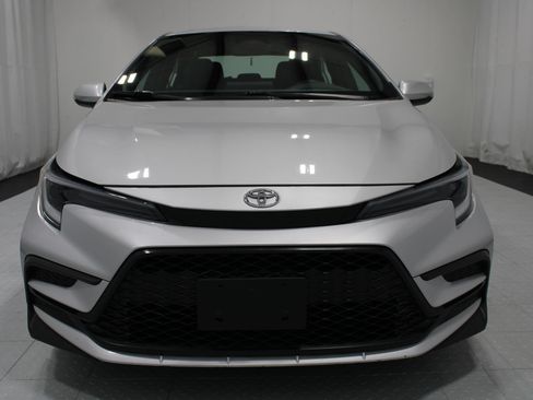 Used 2024 Toyota Corolla SE w/ SE Premium Package FWD image 3