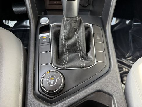 Used 2022 Volkswagen Taos SE w/ Panoramic Sunroof Package image 25