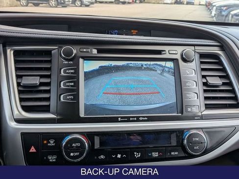 Used 2017 Toyota Highlander XLE AWD/4WD image 24