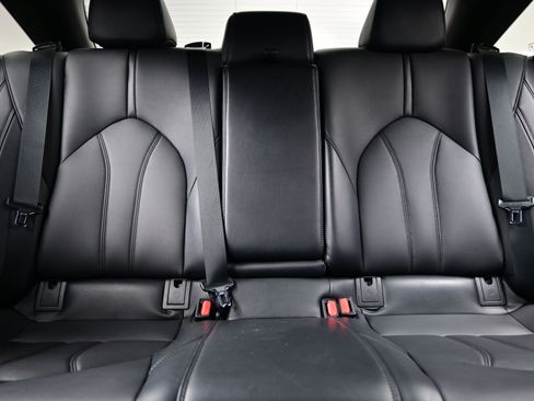 Used 2019 Toyota Avalon XLE image 16