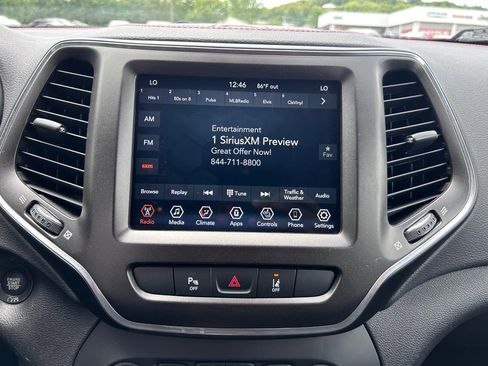 Used 2021 Jeep Cherokee Trailhawk image 12