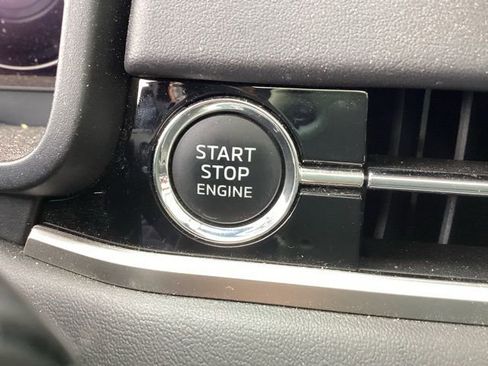 Used 2023 Mitsubishi Outlander SE image 32